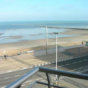 Appartement 'de Strandwandeling' With Frontal Sea View Near, Ostende